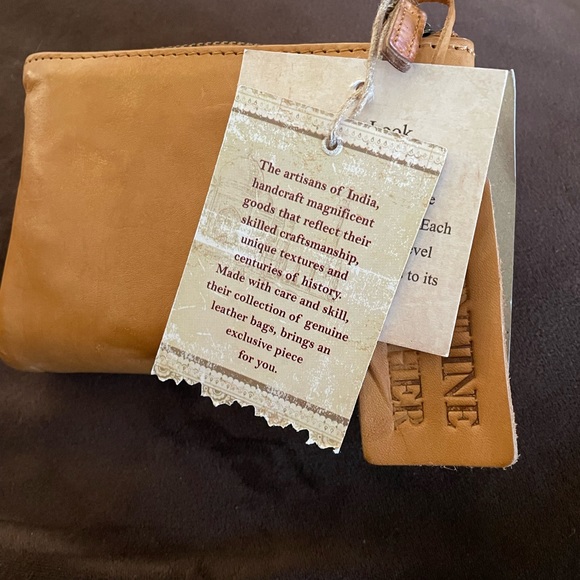 Tan Leather Trifold Wallet NWT 5 X 4 - Picture 9 of 16